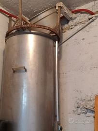 Tino in acciaio per vino