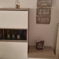 Tavolo con 4 sedie + credenzina