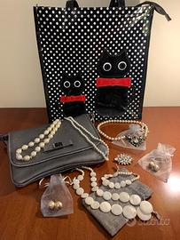 Gioielli di colore bianco e strass