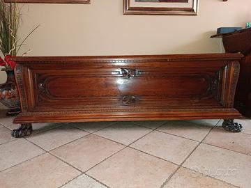 Cassapanca antica in legno di noce