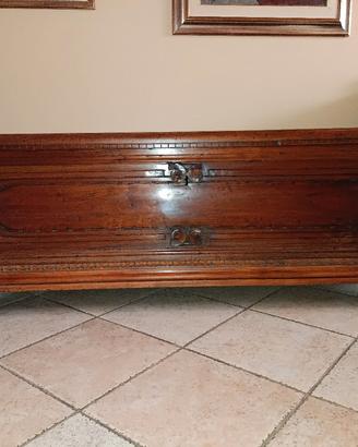 Cassapanca antica in legno di noce