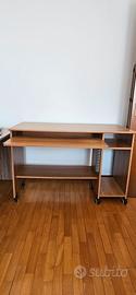 Scrivania in legno