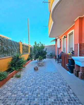 Trivano al piano terra con cortile di 70 mq