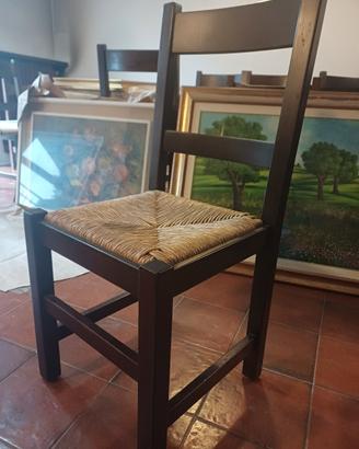 Sedie in legno scuro e seduta in paglia – Stile Ru