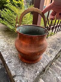 Paiolo in rame con manico di ottone.