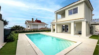 Villa con piscina e vista mare