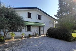 Villa di 337 m² con più di 5 locali e box auto dop
