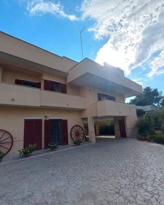 Via Murici ampio appartamento in villa
