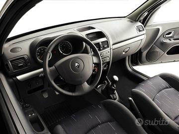 sedili in buone condizioni Clio 2 del 2004