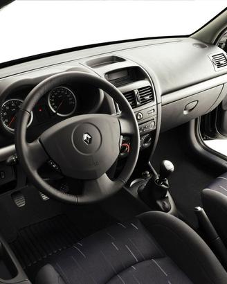 sedili in buone condizioni Clio 2 del 2004