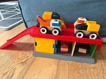 Garage macchine giocattolo