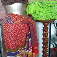 bikini: coordinato bikini ricamato e pareo cotone