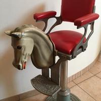 Seggiolone bambino fatto a cavallino