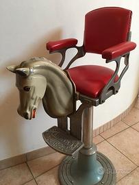 Seggiolone bambino fatto a cavallino