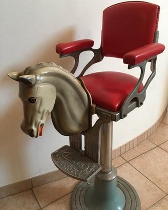 Seggiolone bambino fatto a cavallino