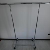 Appendiabiti allungabile con ruote