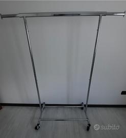 Appendiabiti allungabile con ruote