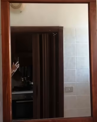 Specchiera per bagno con bordo in legno 75x105