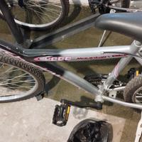 bicicletta Mountain bike 