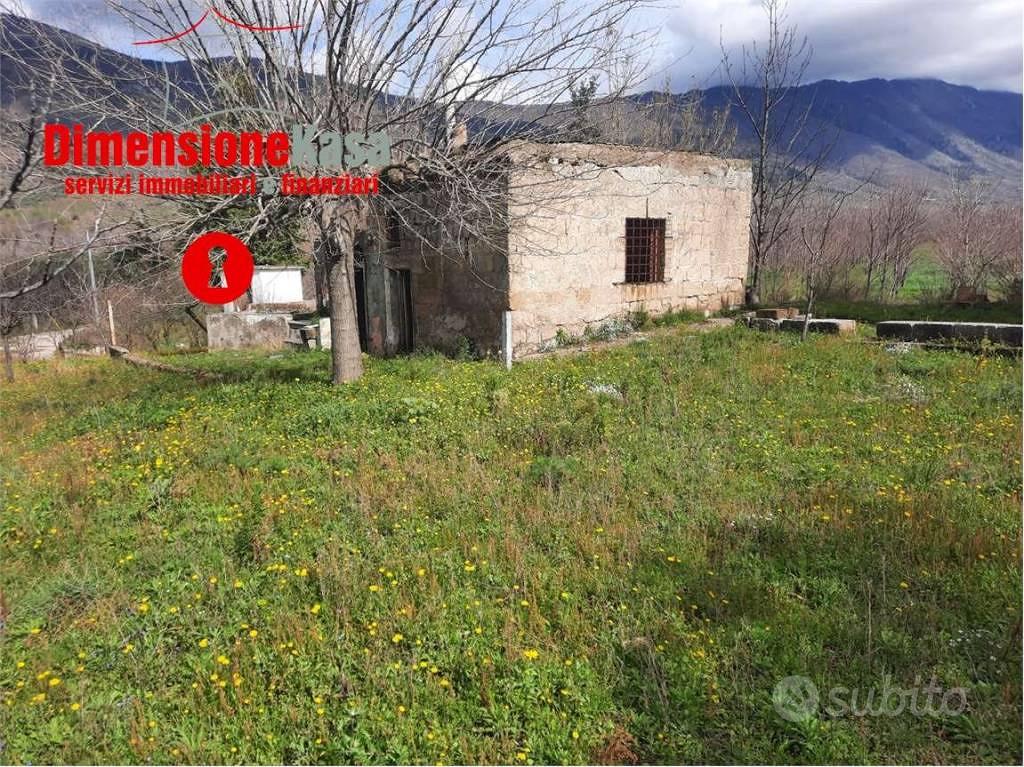 Rustico / Casale di 4000 m² con 1 locale a Roccara - Vista 5
