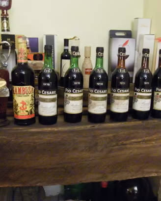 bottiglie di vino vintage