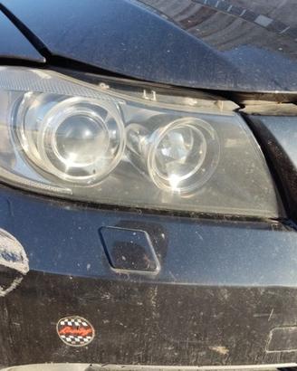 Proiettore destro BMW 330 del 2005