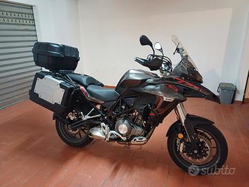 moto benelli trk 502