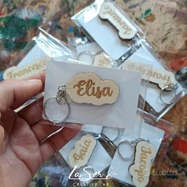 Portachiavi in legno inciso