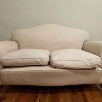 Coppia di divani classici