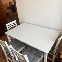 Cucina Mondo Convenienza con tavolo e 4 sedie