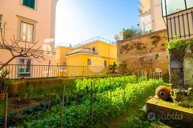 2 LOCALI A NAPOLI