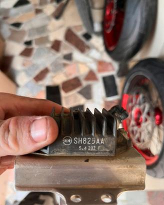 Regolatore di tensione crf 250 450 2016