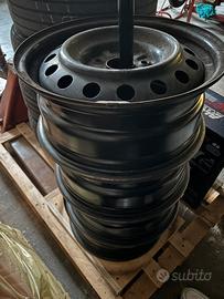 Cerchi in ferro 16 e copricerchi