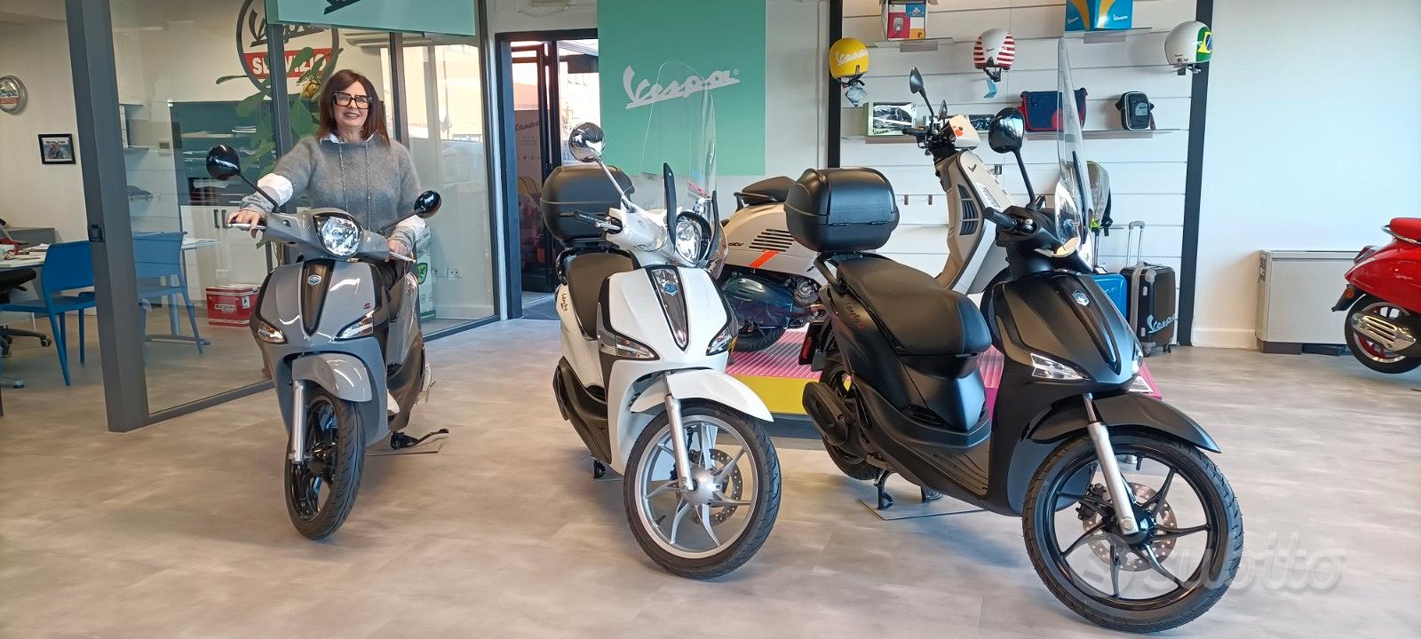 Bike Service Rimini - Piaggio Liberty 125 nero, con parabrezza e bauletto,  4000 circa, revisione regolare e tagliando fatto, anno 2010. 1200€