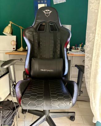 Sedia gaming Trust GXT rgb luci led