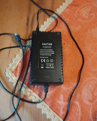 caricabatterie per bicicletta con batteria al piom