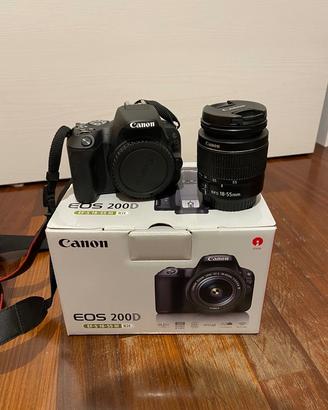 Canon Eos 200D con obbiettivo 18-55 IS STM Blik