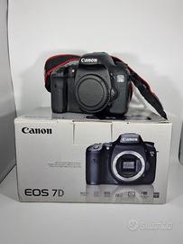 Canon EOS 7D + Battery Grip  - solo 6400 scatti