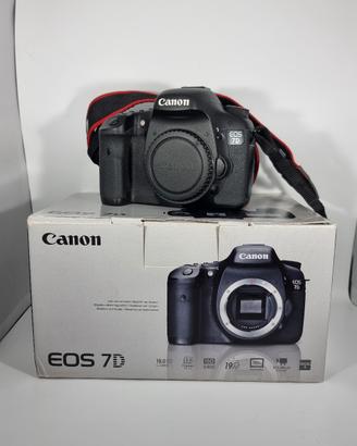 Canon EOS 7D + Battery Grip  - solo 6400 scatti