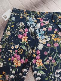 pantaloni blu a fiori 