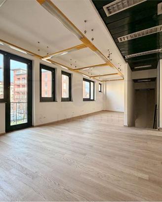 UFFICIO CON AMPIO TERRAZZO IN CENTRO