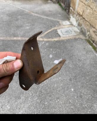 Staffa per ammortizzatore vespa