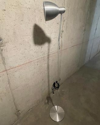 Lampada ikea da pavimento