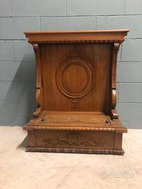 Inginocchiatoio antico in olmo massello intagliato