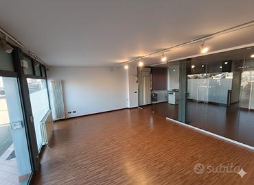 Locale commerciale in Corso Bra 11, zona centrale