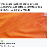 Coppia di tende arancioni