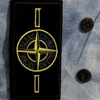 Toppa Patch Stone Island oro + 2 bottoni