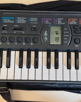 Tastiera Casio SA-77 con custodia e leggio