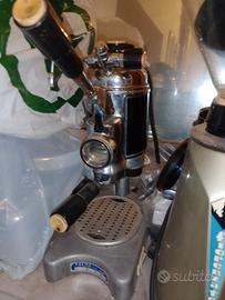 macchina da caffè e macina caffè 