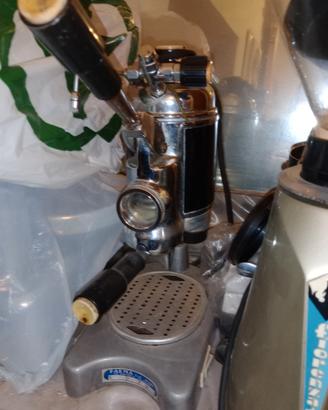 macchina da caffè e macina caffè 